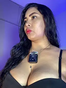 Snapshot of EmilyZuits chatting on October 21, 2025, 9:36 pm EmilyZuits online show from October 21, 2025, 9:36 pm