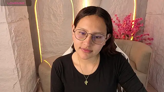 Nyx Tamy Tx  online show from October 1, 2025, 1:04 pm