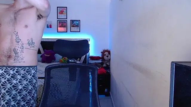 Snapshot of Sebasxxl12 chatting on February 9, 2026, 4:05 pm Sebasxxl12 online show from February 9, 2026, 4:05 pm