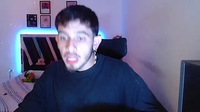 Snapshot of Sebasxxl12 chatting on February 4, 2026, 10:27 pm Sebasxxl12 online show from February 4, 2026, 10:27 pm