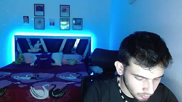 Snapshot of Sebasxxl12 chatting on February 24, 2026, 8:53 pm Sebasxxl12 online show from February 24, 2026, 8:53 pm