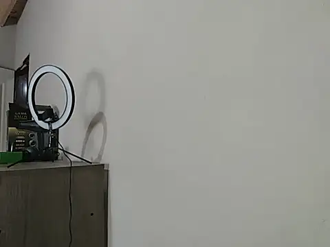 Snapshot of QueenMilf25 chatting on October 25, 2025, 3:34 pm QueenMilf25 online show from October 25, 2025, 3:34 pm