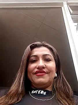 chloe  Jones  online show from October 21, 2025, 7:02 pm