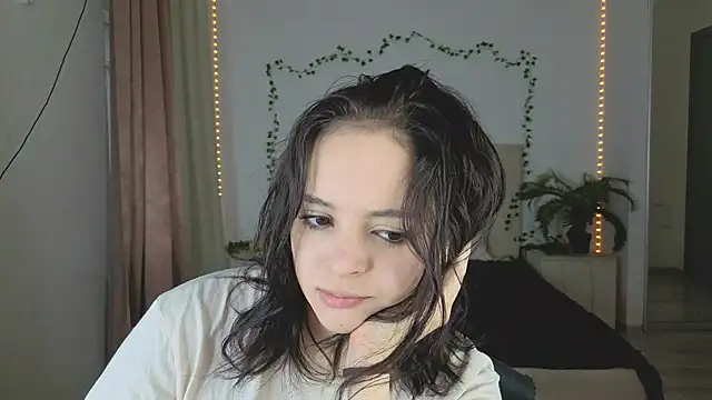 Snapshot of _EVA_GREEN chatting on November 1, 2025, 11:37 am EVA GREEN online show from November 1, 2025, 11:37 am