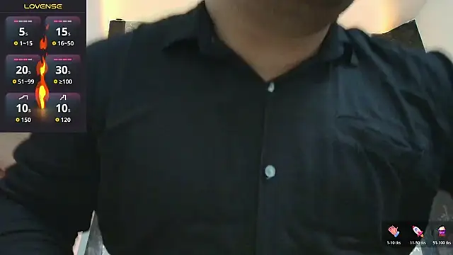 Snapshot of Adonis_Walker chatting on October 31, 2025, 7:21 pm Adonis Walker online show from October 31, 2025, 7:21 pm