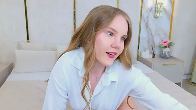 Lili Lohan online show from June 2, 2026, 5:07 am