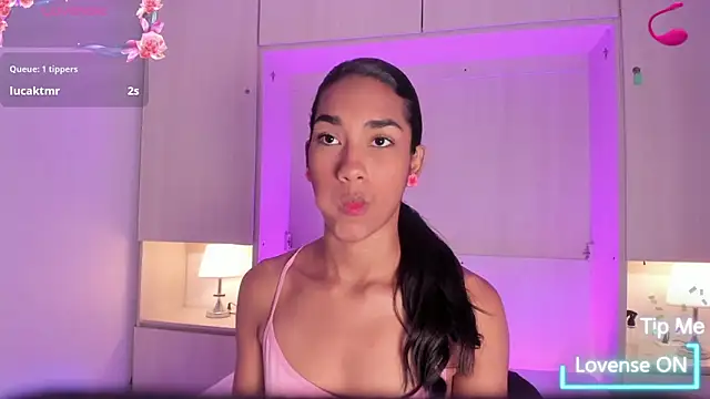 AnahiCollins online show from March 5, 2026, 11:51 am