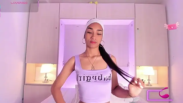 AnahiCollins online show from October 21, 2025, 11:42 am