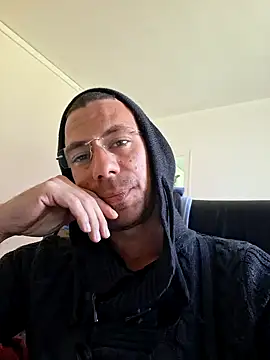 iveleche0987 online show from October 2, 2025, 12:41 pm