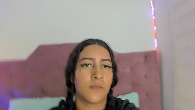 Snapshot of ScarletDesire_ chatting on October 28, 2025, 7:46 pm ScarletDesire online show from October 28, 2025, 7:46 pm