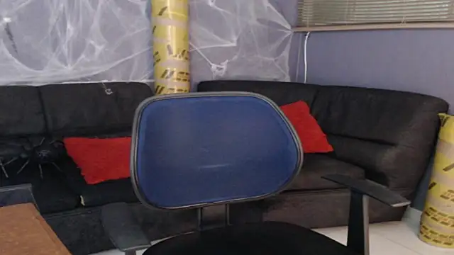 Snapshot of Kuregari_xs chatting on November 2, 2025, 4:39 am Kuregari xs online show from November 2, 2025, 4:39 am