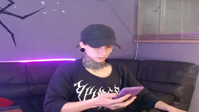 Snapshot of Kuregari_xs chatting on November 5, 2025, 4:15 am Kuregari xs online show from November 5, 2025, 4:15 am