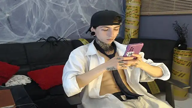 Snapshot of Kuregari_xs chatting on October 27, 2025, 1:50 am Kuregari xs online show from October 27, 2025, 1:50 am