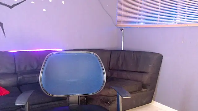 Snapshot of Kuregari_xs chatting on October 21, 2025, 3:50 am Kuregari xs online show from October 21, 2025, 3:50 am