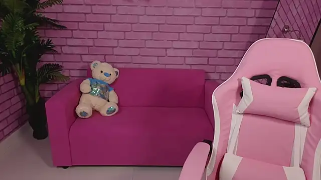 Snapshot of DominiqueSweetie chatting on October 3, 2025, 9:05 pm DominiqueSweetie online show from October 3, 2025, 9:05 pm