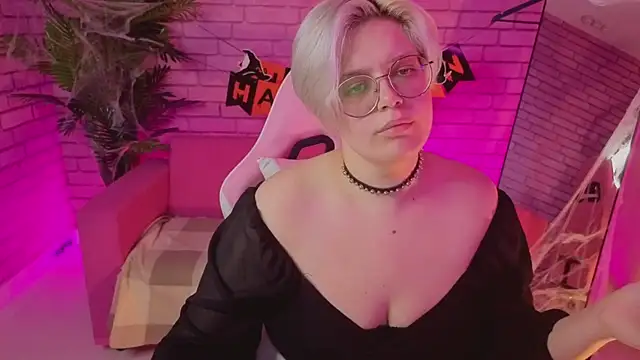 Snapshot of DominiqueSweetie chatting on October 29, 2025, 9:08 am DominiqueSweetie online show from October 29, 2025, 9:08 am