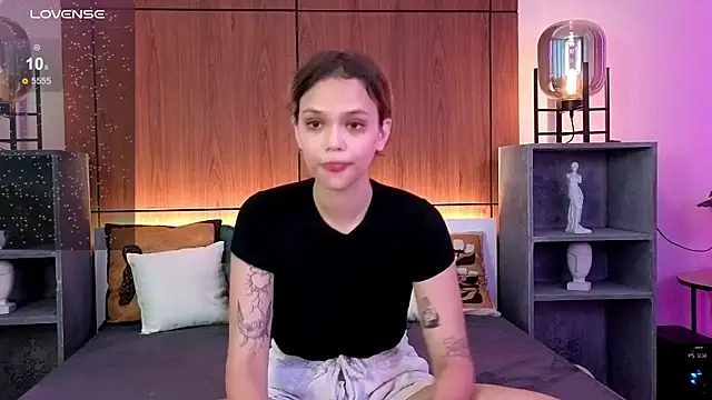 LillyLindsey online show from September 28, 2025, 9:38 am