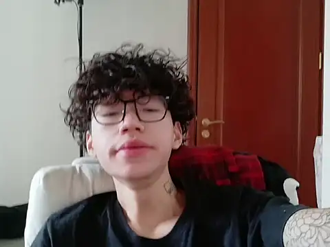 hangzi-0011 online show from September 30, 2025, 7:36 am