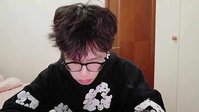 hangzi-0011 online show from November 6, 2025, 1:26 pm