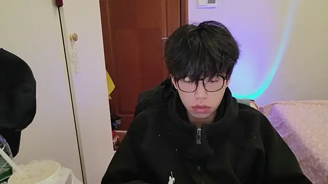 hangzi-0011 online show from February 9, 2026, 7:17 am