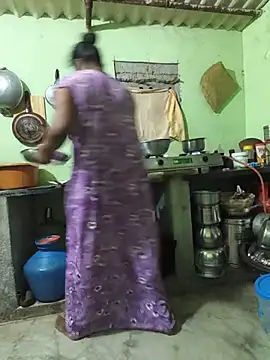 Snapshot of Tamilselviroja- chatting on July 7, 2026, 2:31 pm Tamilselviroja- online show from July 7, 2026, 2:31 pm