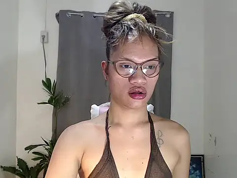 amandareddragon online show from April 6, 2026, 6:09 pm