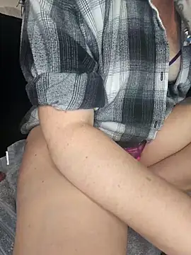 juicypuss25 online show from October 16, 2025, 8:44 am