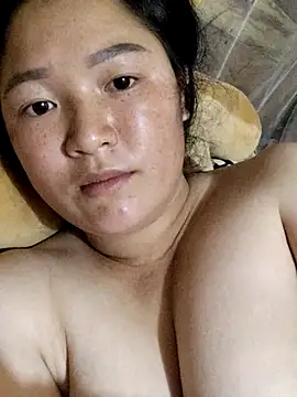 linhmiucute online show from September 29, 2025, 12:06 am