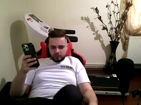 KingAdonisss online show from October 5, 2025, 1:02 pm