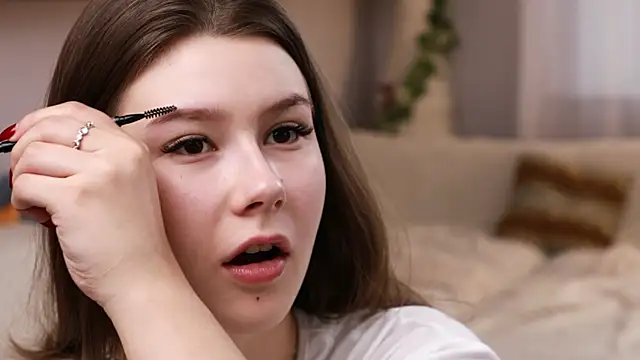 Snapshot of MondoNeko chatting on October 5, 2025, 7:10 am MondoNeko online show from October 5, 2025, 7:10 am