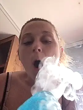 Queen2454 online show from April 1, 2026, 5:10 pm