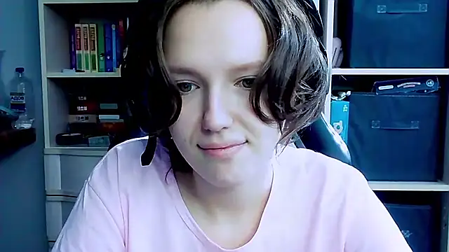 Snapshot of Diana-back chatting on October 4, 2025, 6:59 am Diana-back online show from October 4, 2025, 6:59 am