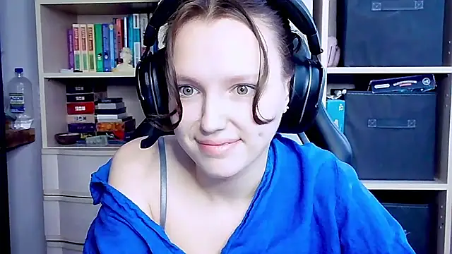 Snapshot of Diana-back chatting on October 6, 2025, 6:36 am Diana-back online show from October 6, 2025, 6:36 am