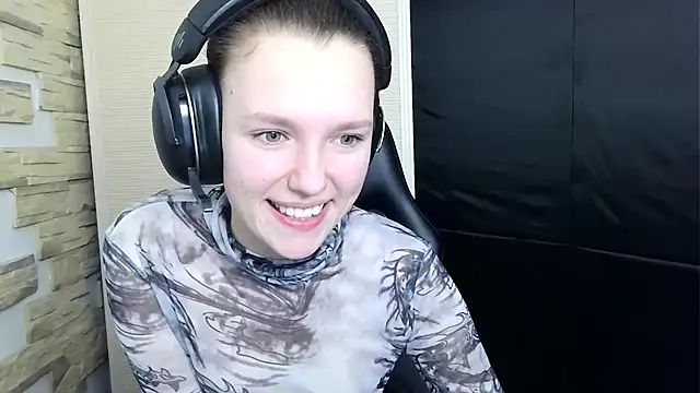 Snapshot of Diana-back chatting on November 12, 2025, 11:47 am Diana-back online show from November 12, 2025, 11:47 am