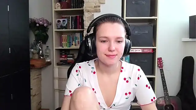 Snapshot of Diana-back chatting on October 30, 2025, 7:17 am Diana-back online show from October 30, 2025, 7:17 am