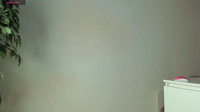 Snapshot of trixietaylor chatting on February 12, 2026, 7:35 pm trixietaylor online show from February 12, 2026, 7:35 pm