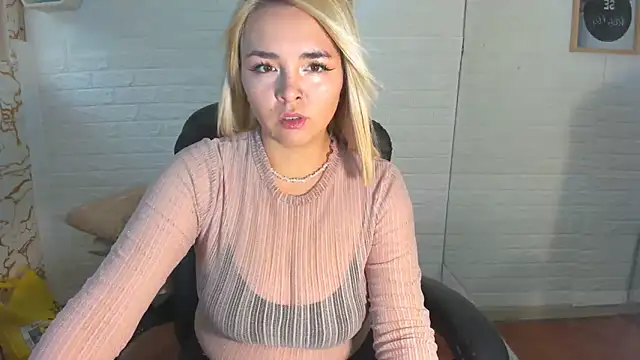 Snapshot of Eily_Blunts chatting on October 31, 2025, 1:08 pm Eily Blunts online show from October 31, 2025, 1:08 pm