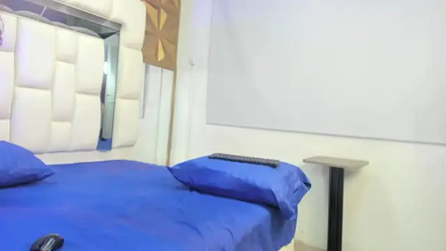 Snapshot of Mia_blumm chatting on October 15, 2025, 11:29 am Mia blumm online show from October 15, 2025, 11:29 am