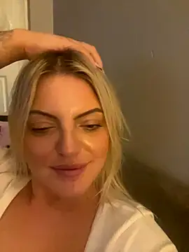 Diamondxoxx online show from October 8, 2025, 9:48 pm