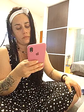 Amarteverdaderamente online show from November 21, 2025, 2:32 am