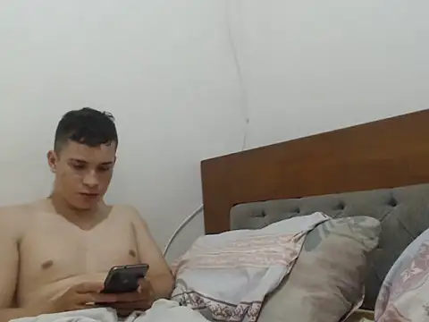 Alexhot2026 online show from September 29, 2025, 1:28 pm