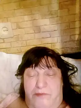 Apeesynka55211 online show from January 5, 2026, 8:34 pm