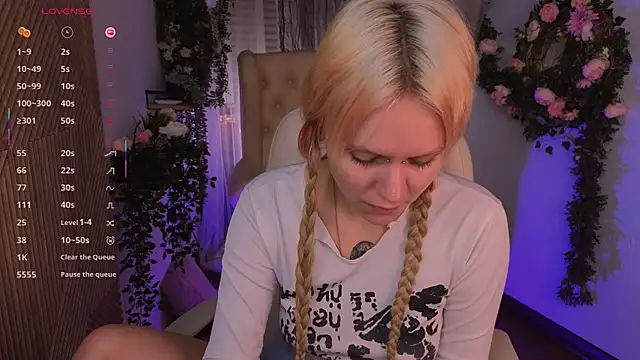 kitten murray  online show from November 9, 2025, 5:33 am