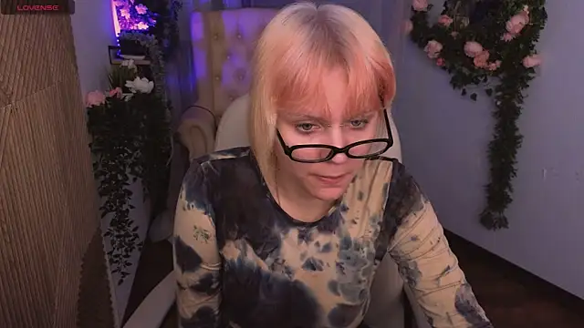 kitten murray  online show from October 16, 2025, 6:32 am