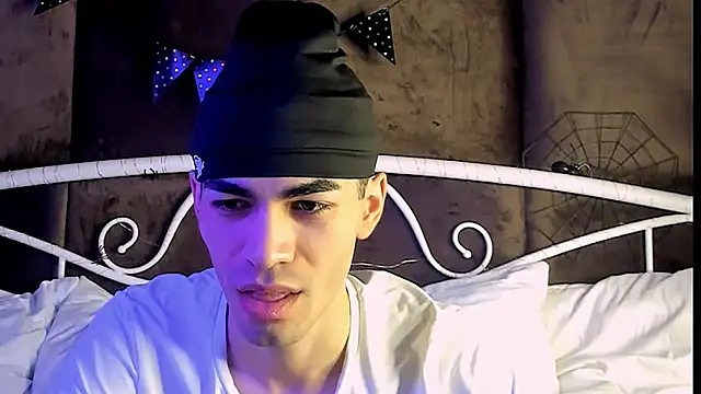 Snapshot of JaremyHarris chatting on November 1, 2025, 8:14 pm JaremyHarris online show from November 1, 2025, 8:14 pm