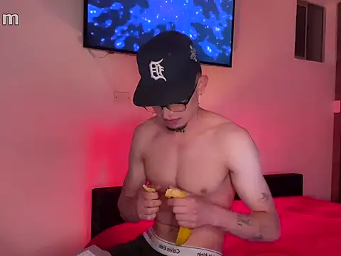 strongManLatino online show from October 21, 2025, 12:11 am