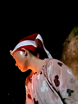 mntzz88 online show from November 1, 2025, 11:09 pm