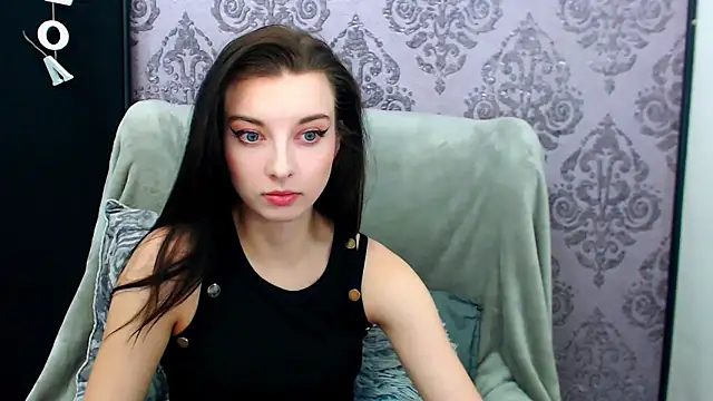 Snapshot of DominantLuna chatting on May 15, 2026, 7:45 pm DominantLuna online show from May 15, 2026, 7:45 pm