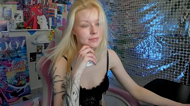 Callista a online show from April 13, 2026, 11:42 pm