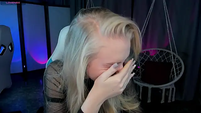 TessaGrays online show from December 1, 2025, 10:27 am